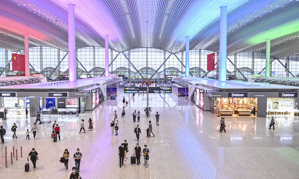 From Runway to Royal Turrets: Your Ultimate Guide to Navigating Guangzhou Baiyun International Airport (CAN) When Staying at Chimelong Giraffe Castle